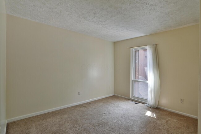 Building Photo - 4966 Wintersong Ln