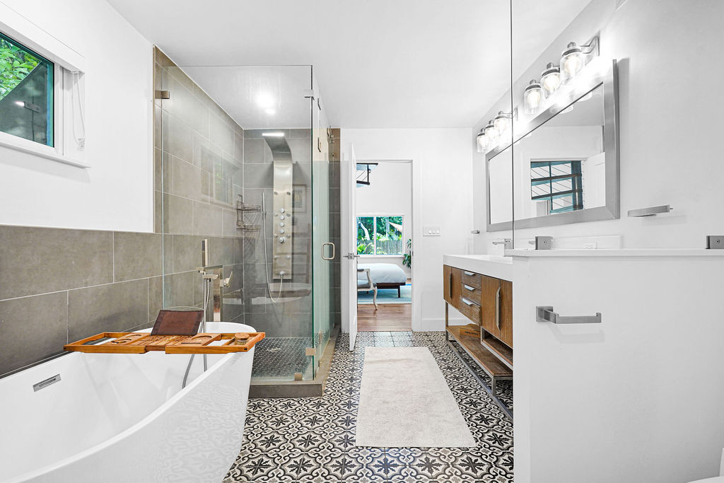 Shower - 150 NE 50th Ter