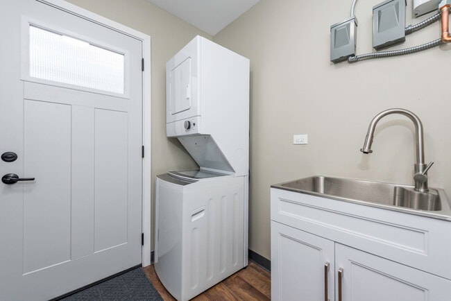 Building Photo - 42076 N East Rd