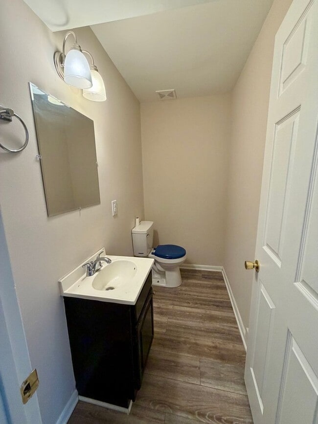 Building Photo - Welcome to White Chapel!