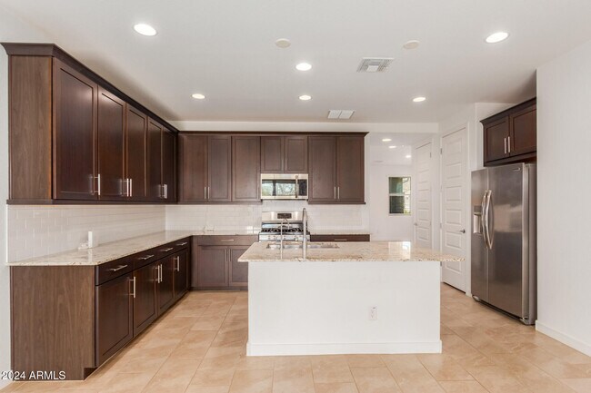 Building Photo - 8911 W Solano Dr