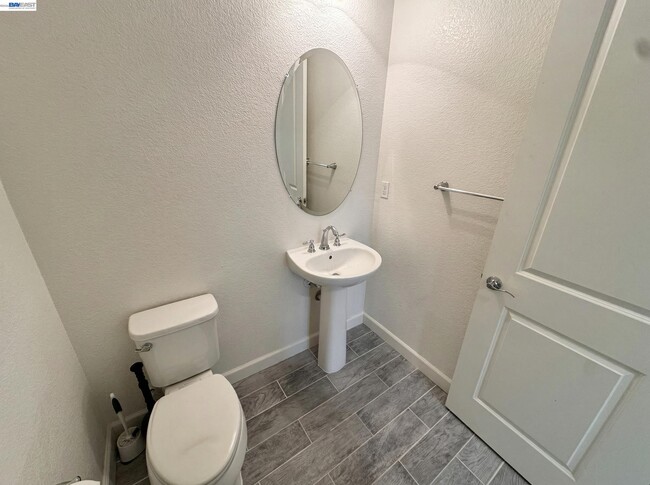 Building Photo - 679 Hamilton Ct