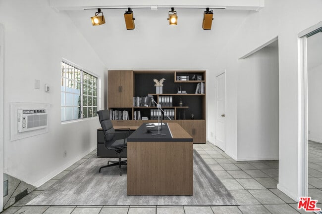 Building Photo - 10226 Regent St