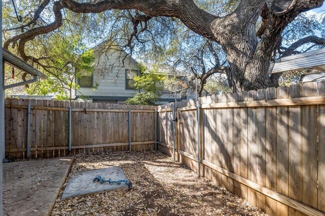 Building Photo - 1411 Gracy Farms Ln