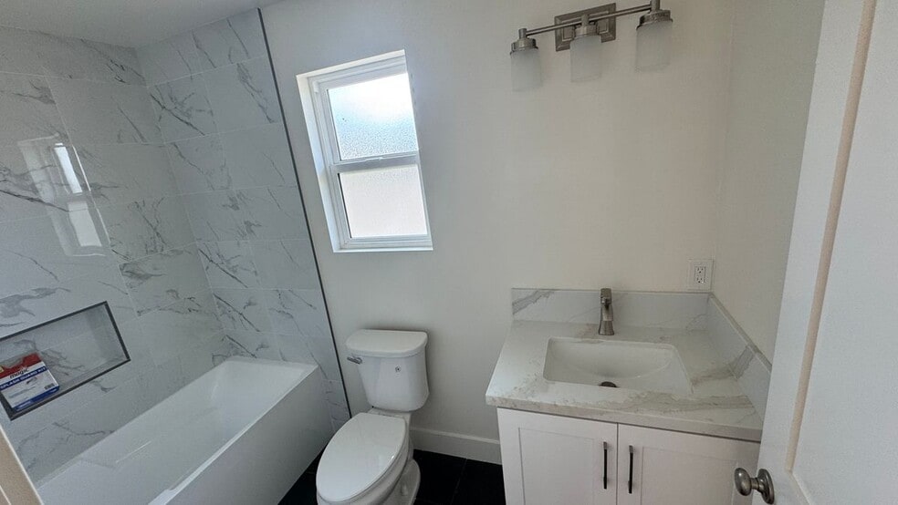 Building Photo - 14445 Spa Dr