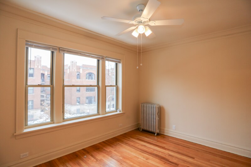 Building Photo - 1201 W Waveland Ave