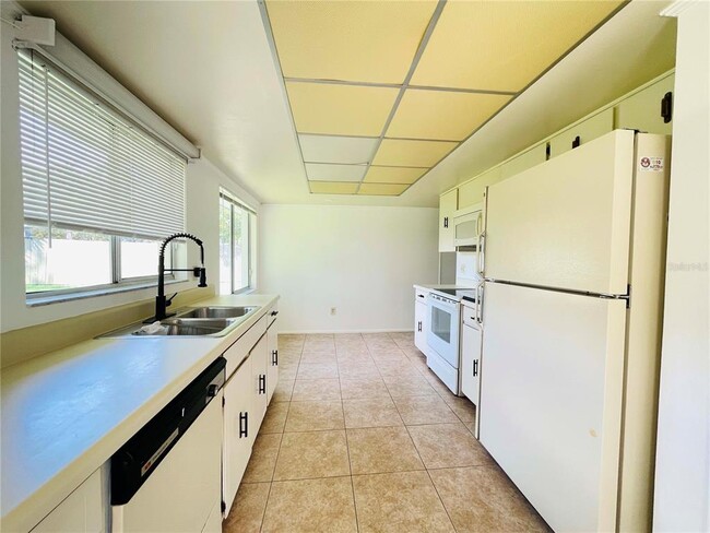 Building Photo - 428 Breakwater Dr