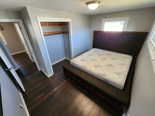 Building Photo - 3219 S 10th St