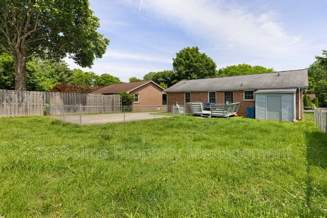 Building Photo - 3204 Blackwood Dr