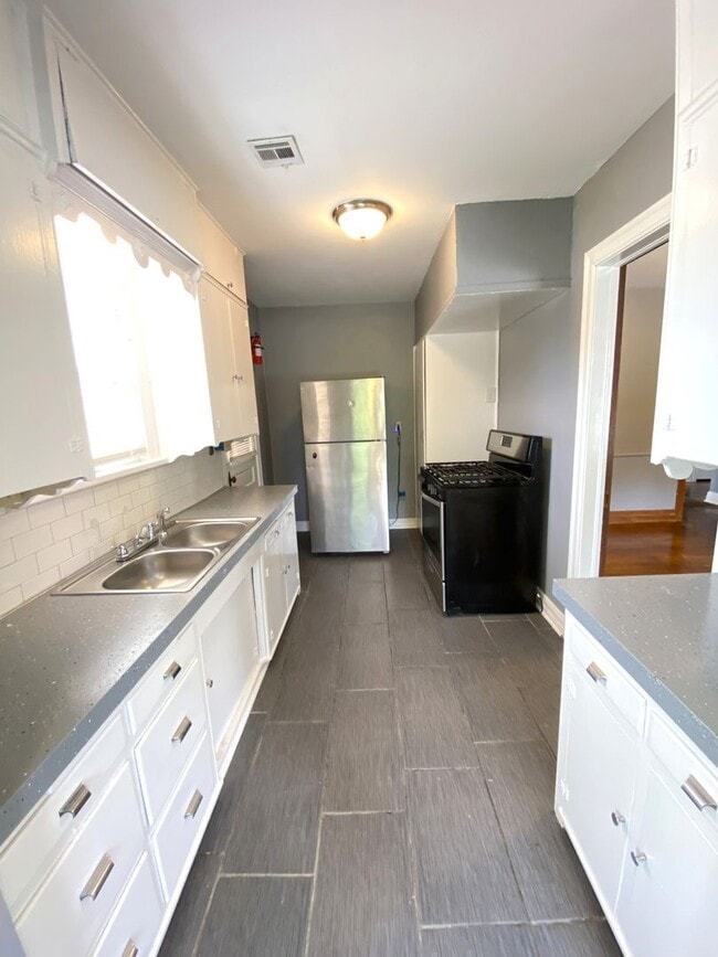 Building Photo - Spacious 2 Bed 1 Bath NW OKC