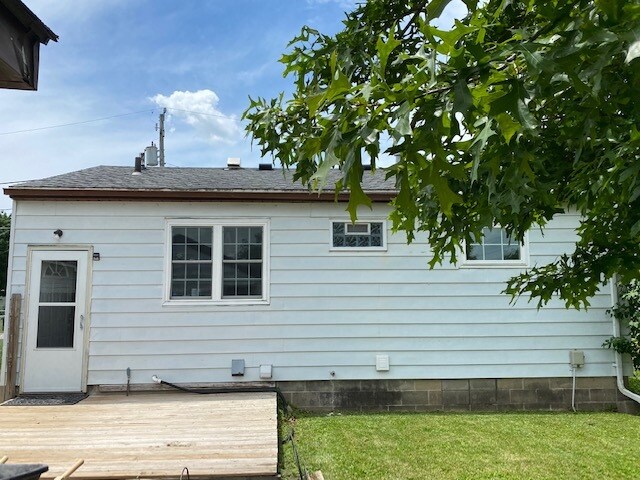 Building Photo - 1021 Chalmers Ave