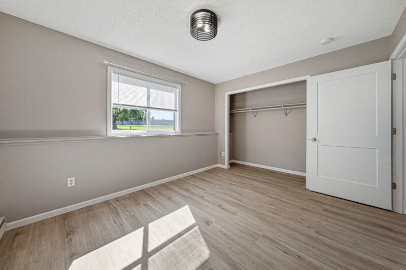 Building Photo - 1402 Division St W