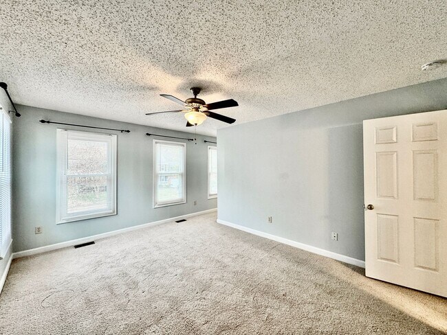 Building Photo - Golf Course Lot!! 4-Bedroom Home in Cypress Point!! Fenced Backyard & Dog Friendly!