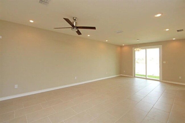 Building Photo - 7917 Elka Lp