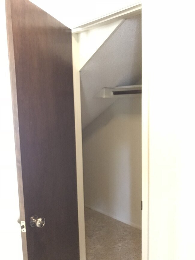 Building Photo - Pullman Duplex