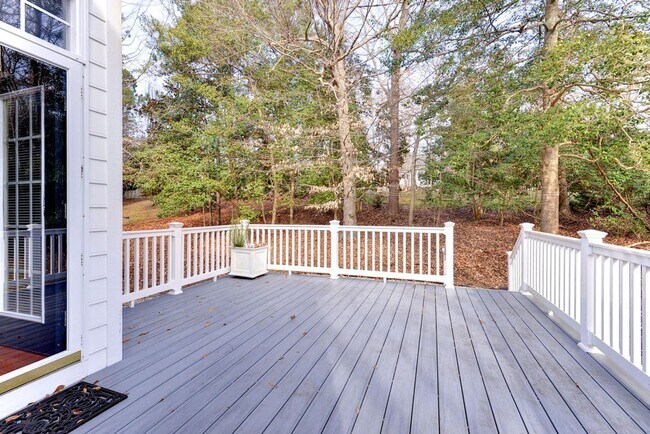 Building Photo - Low Maintenance Living in Williamsburg