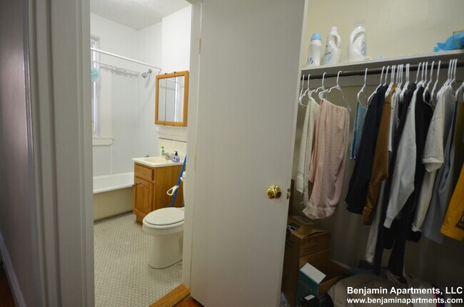 Building Photo - 231 Park Dr