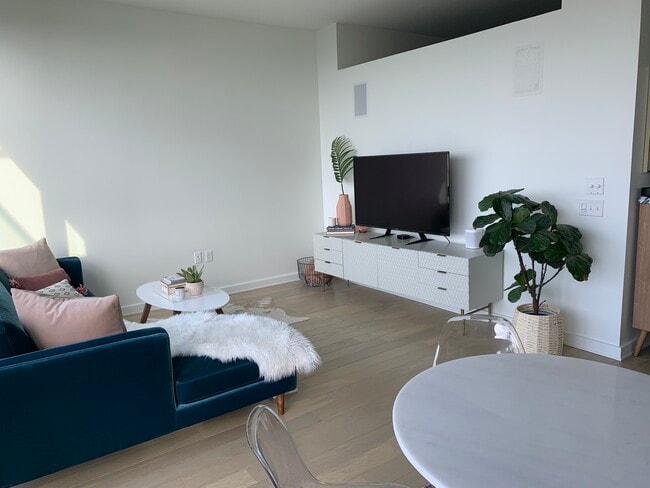 Building Photo - 2212 -TWTW