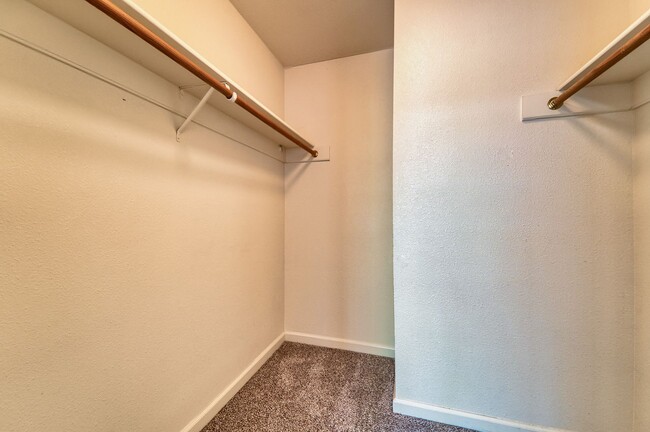 Building Photo - 0381