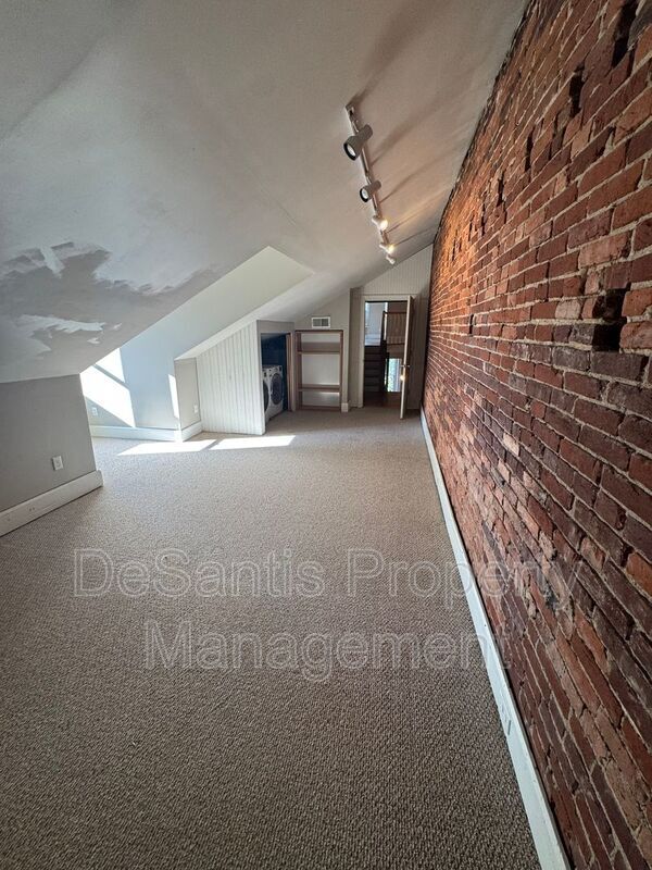 Building Photo - 1339 W North Ave