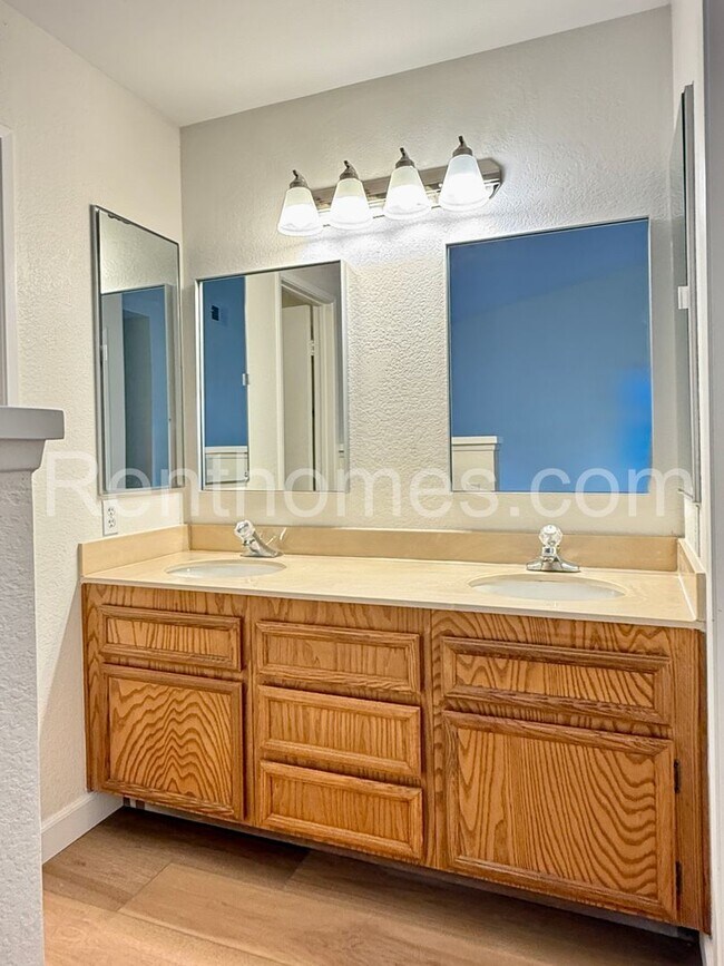 Building Photo - 10807 Woodstream Point