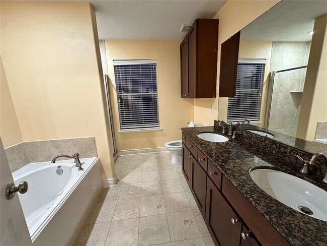 Building Photo - 3417 Clearview Cir