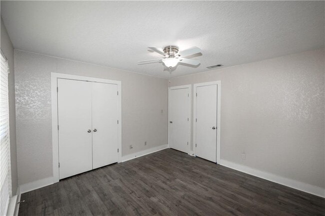 Building Photo - 1302 Danbury Square