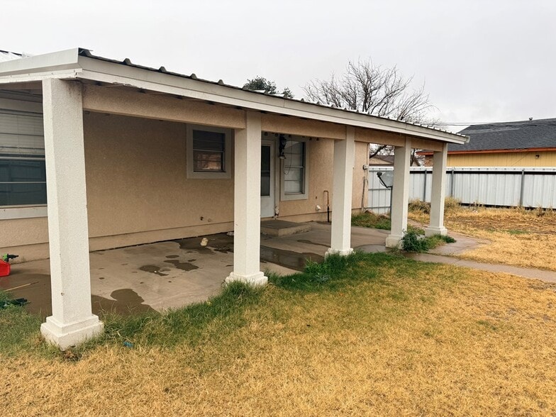 Building Photo - 2 Star Cir