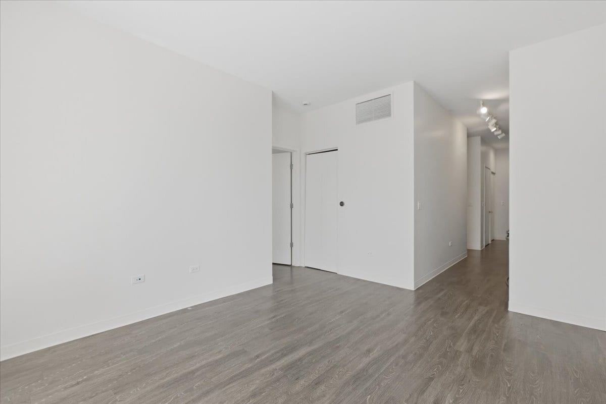 Building Photo - 830 N Milwaukee Ave