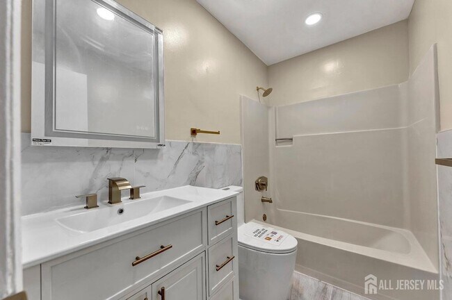 Building Photo - 5 Pelmont Pl