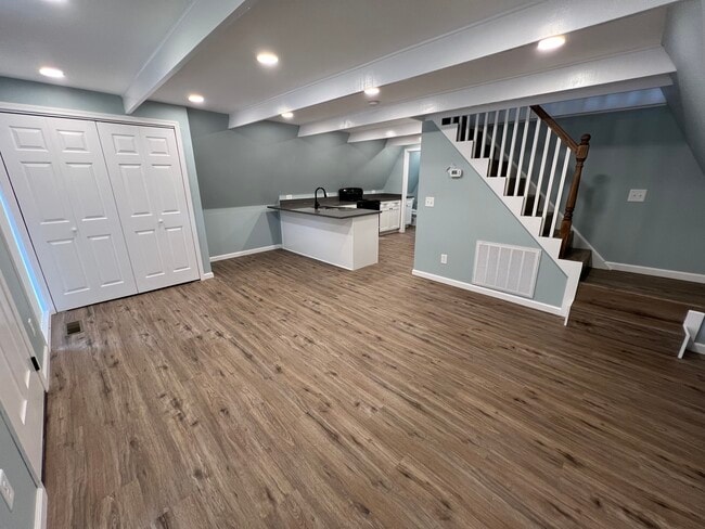 Building Photo - 12 Swiss Dr