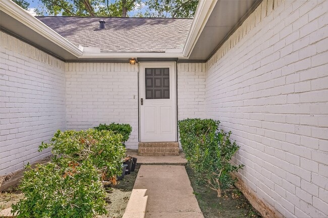 Building Photo - 16355 Sierra Grande Dr