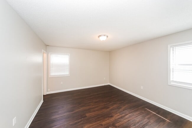 Building Photo - 2604 Lynnfield Rd