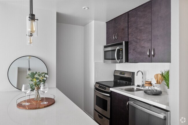 1 BD, 1 BA, 650 sq ft - Pinnacle at Nob Hill