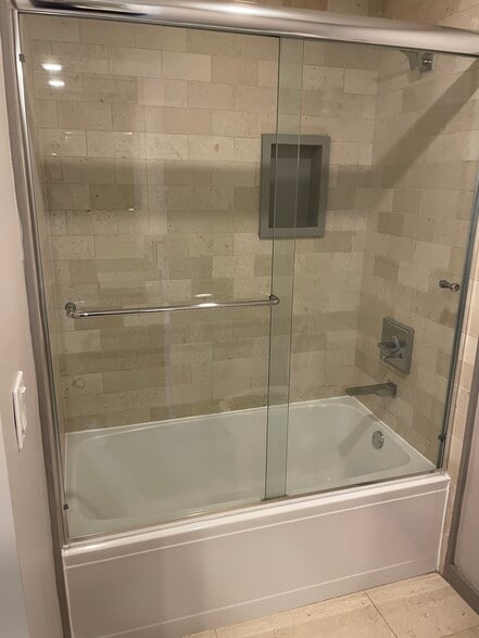 Building Photo - 1666 Greenfield Ave