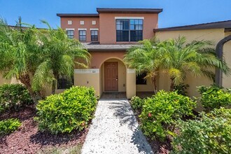 Building Photo - 3 bedroom, 2 bathroom townhome in Sonesta ...