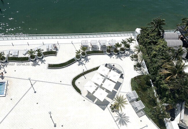 Building Photo - 1000 West Ave