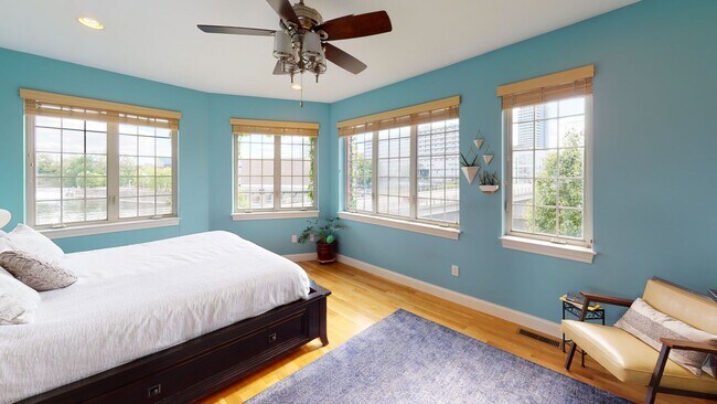 Building Photo - River View Townhome in the East Bank