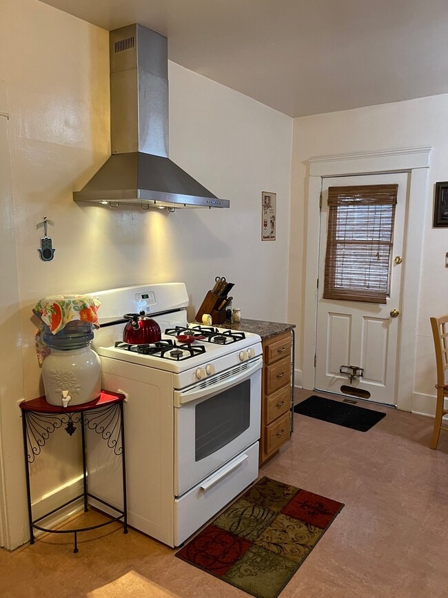 Building Photo - 318 E Colorado Blvd