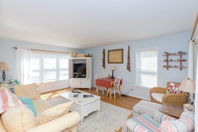 Building Photo - OFF-SEASON MONTHLY RENTAL STARTING JANUARY '26