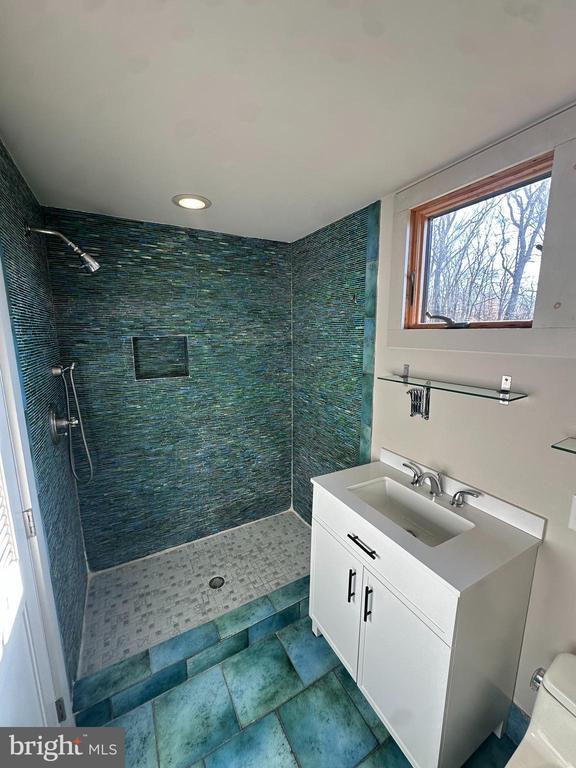 Building Photo - 5995 Lower York Rd