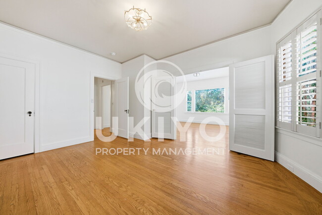 Building Photo - 860 Portal Ave