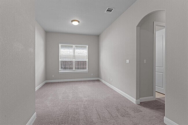 Building Photo - 4660 Katherine Dr