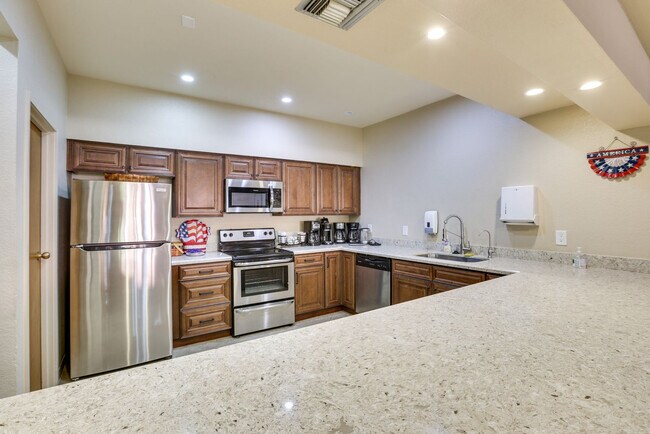 Building Photo - 12212 N Paradise Village Pkwy W