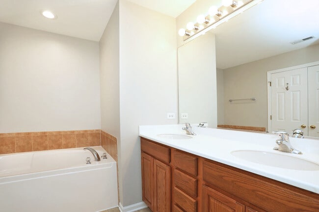 Building Photo - 753 Thornbury Ct