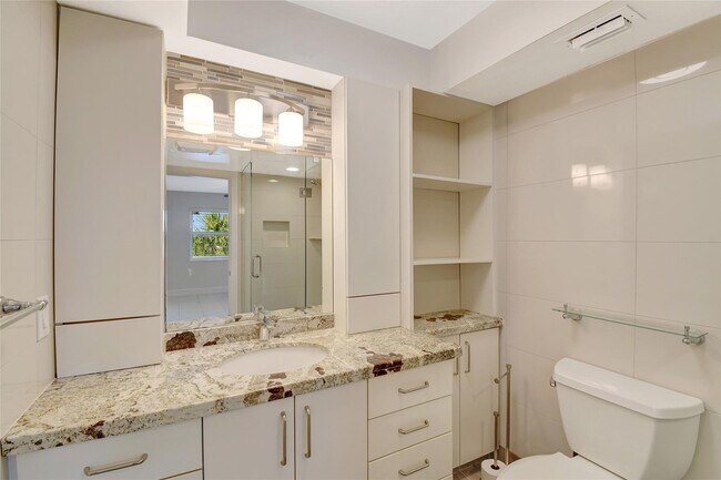 Building Photo - 3121 NE 51st St