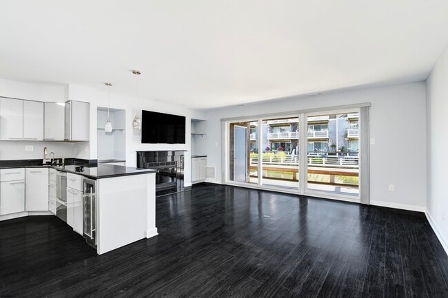 Building Photo - 903 Harbour Cove