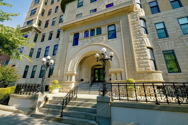 Building Photo - Heart of Dupont Move-in Ready Studio at the Historic Cairo Condominium! Utilities Included!