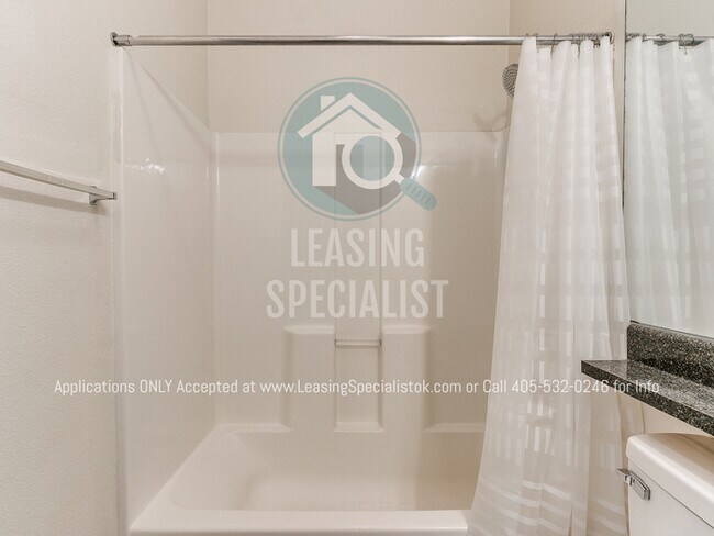 Building Photo - Spacious 4 Bed 4 Bath Furnished Condo at T...