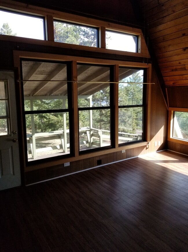 Building Photo - 98 Mine Ln